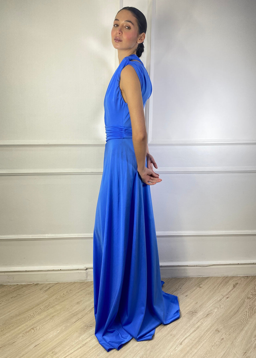 VESTIDO ESCOTE ASIMÉTRICO