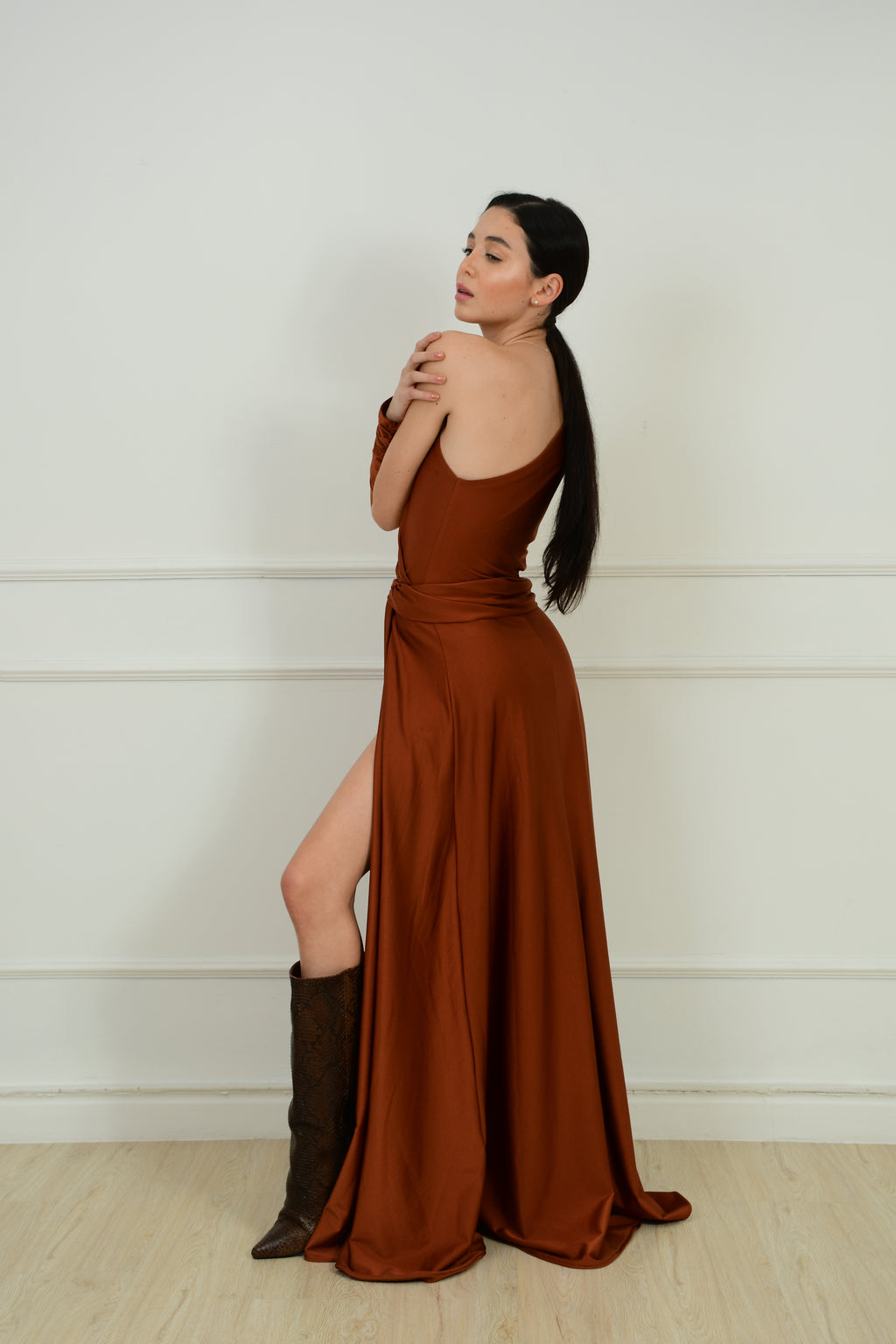 VESTIDO UNA MANGA