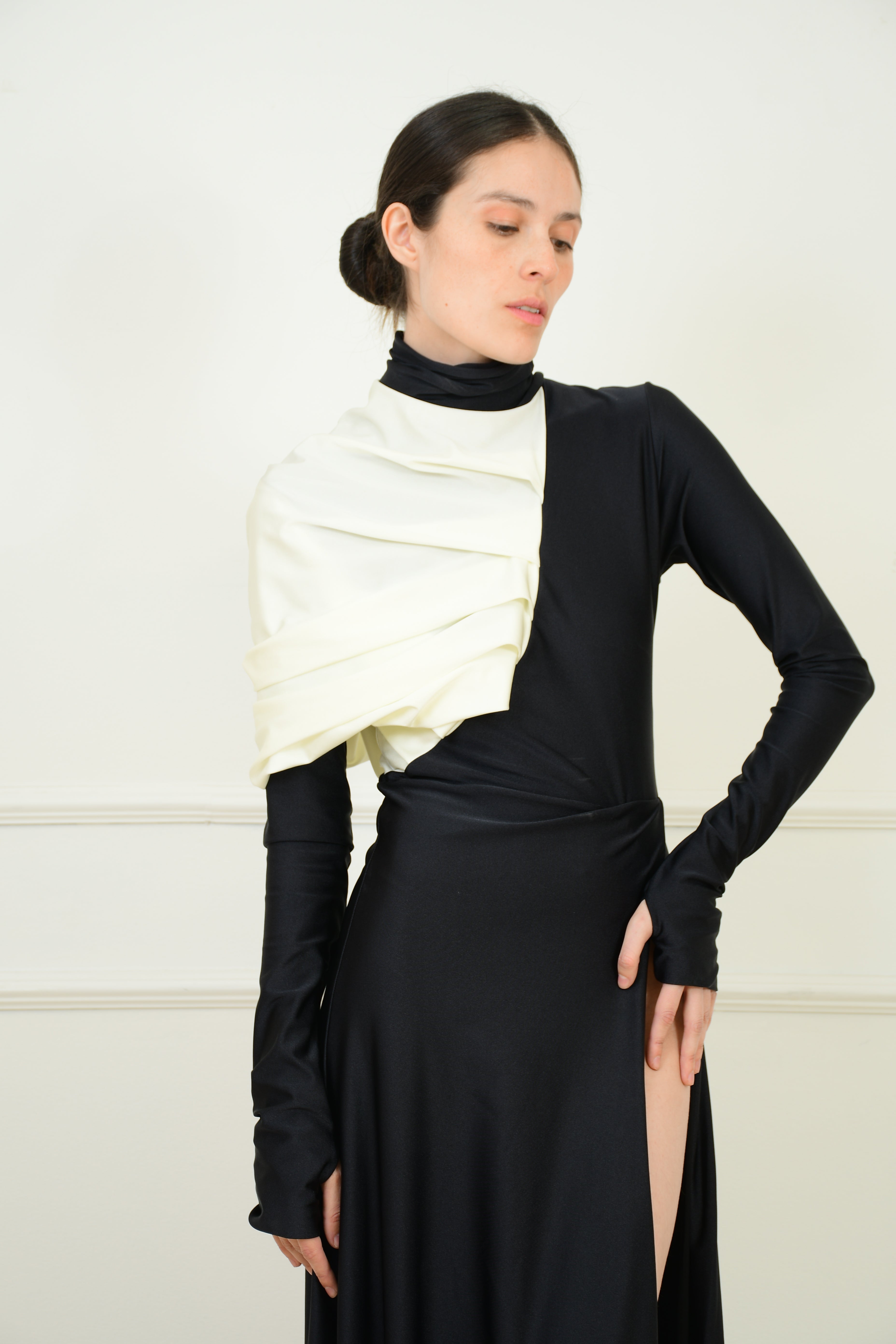 VESTIDO DETALLE HOMBRO